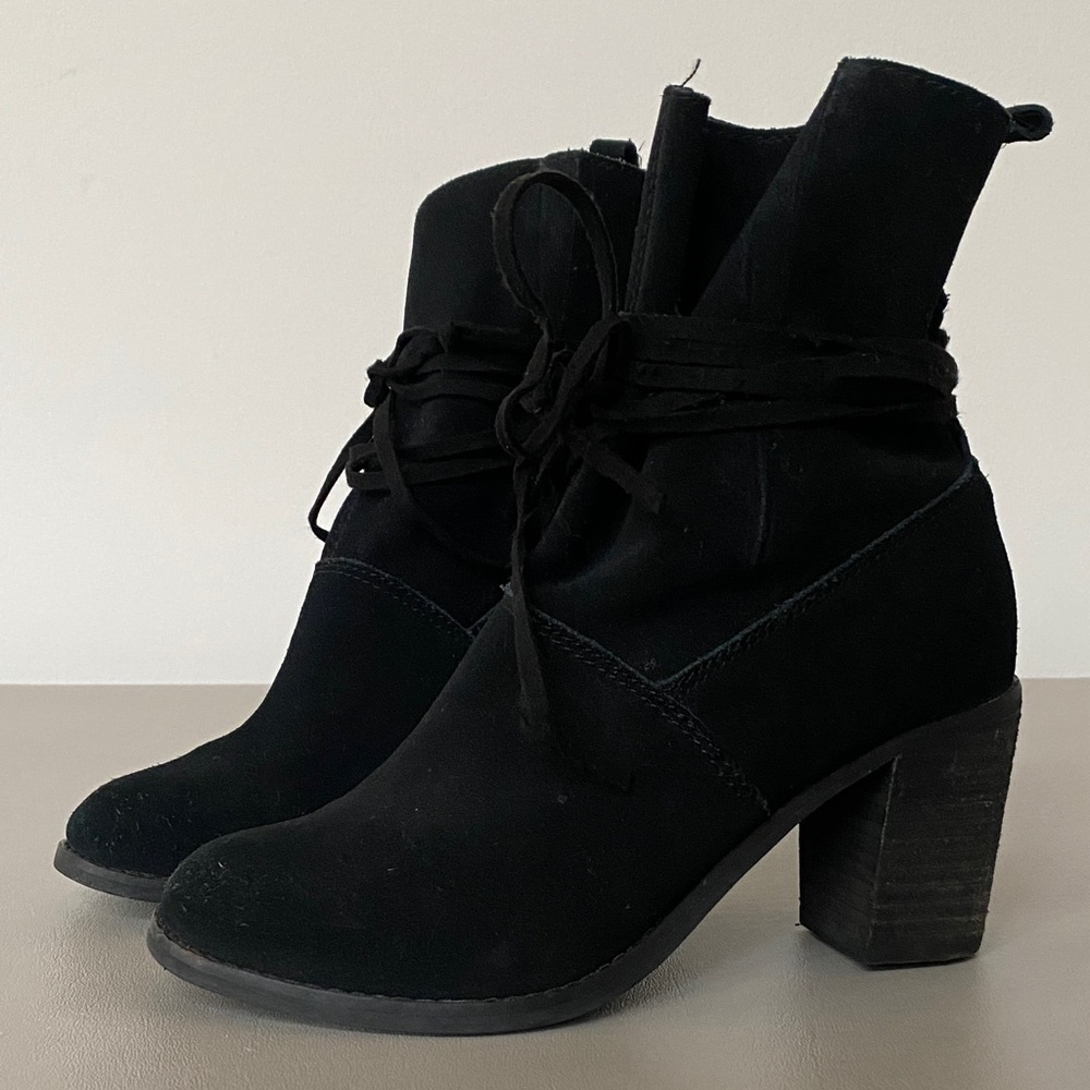 Women’s size 5.5 Toms Black Heeled Boots for Women - Picture 3 of 10